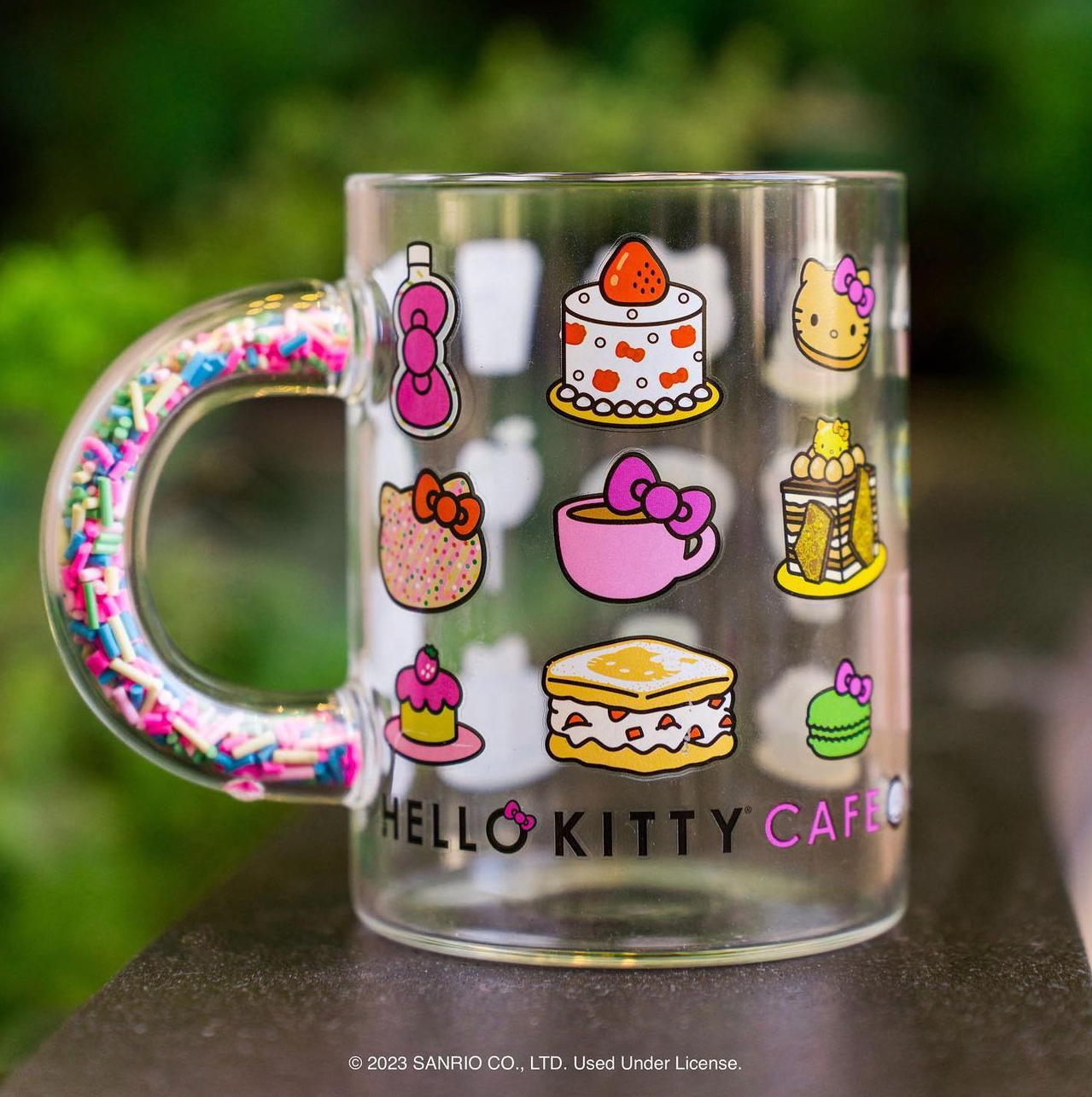 Hello Kitty Cafe Exclusive Treats & Sprinkle Glass Mugs (2) w/ shopping bags fashion (2)